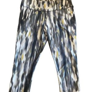 Nike Dri Fit multicolored capri leggings Size Large